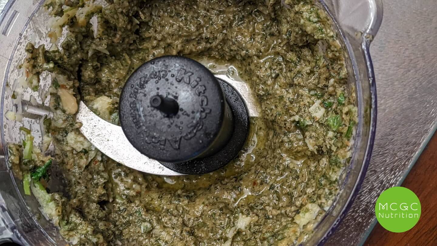 Pesto aux noix de grenoble et à la mélisse | MCGC Nutrition Pesto aux noix de grenoble et à la mélisse | MCGC Nutrition